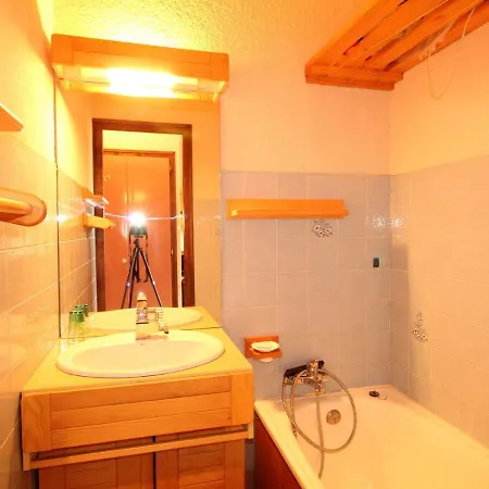 Apartment 4 Pers Au Pied Des Pistes, Balcon, Casier A Skis, Tv - Fr-1-572-178 *
